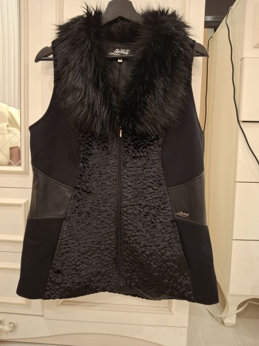 Дамско палто и елек.