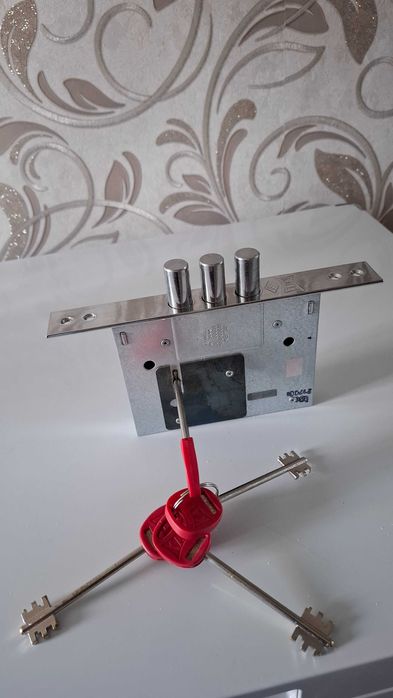 замок входной двери