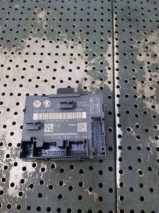 Modul usa stanga fata skoda yeti 5l 7n0959793d