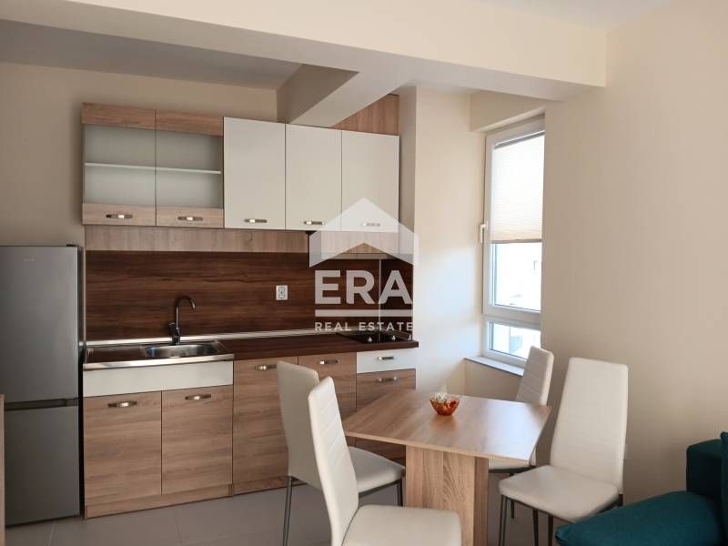 Дава се под наем Двустаен апартамент в Варна, Изгрев - 60 кв.м за 648.21 € - Снимка #1