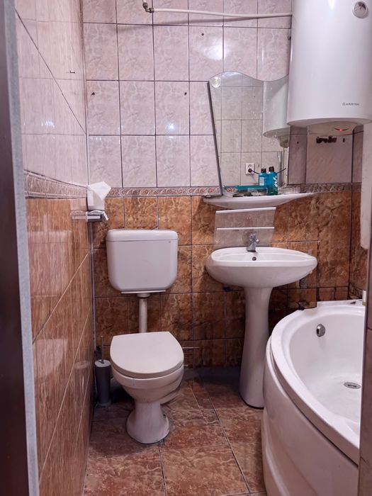 Inchiriez apartament la curte in zona Copou