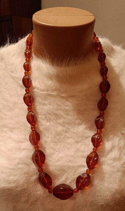 Продавам гердани, гривни и медальон от естествен кехлибар