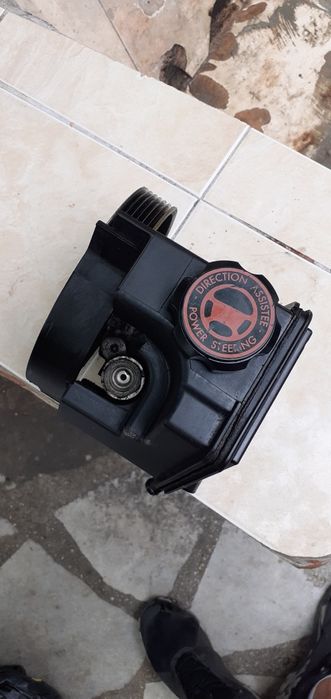 Продавам хидравлична помпа за пежо 206