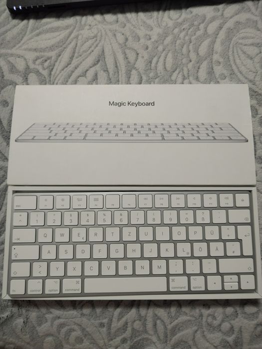 Tastatura Apple (Bluetooth)