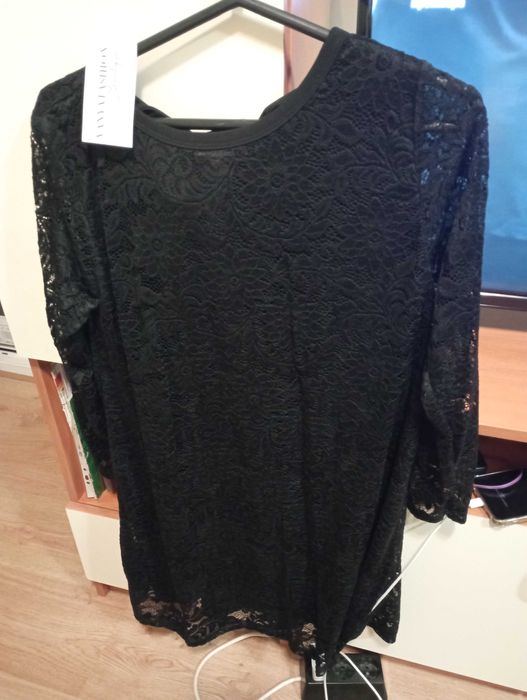 Нова черна дантелена рокля с ръкави