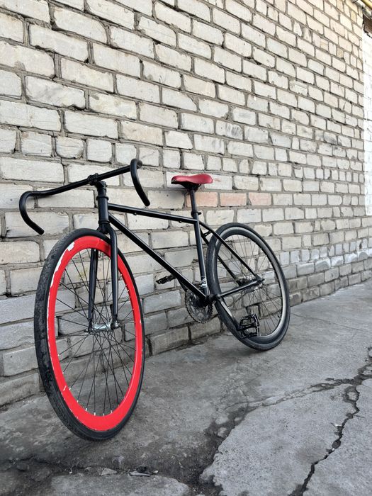 Стильный фикс-велосипед для города