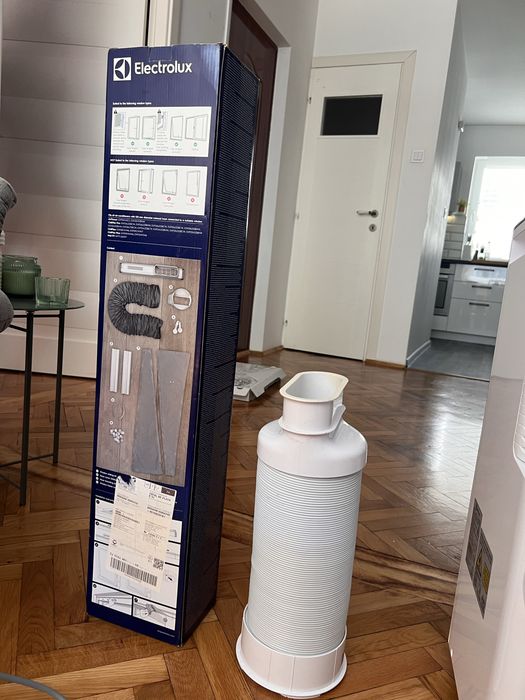 Aer Conditionat Portabil Electrolux 12000 BTU (Răcire/Încălzire) + Kit Geam Premium EWK04