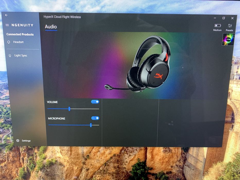 HyperX Cloud Flight Wireless новые игровые наушники.