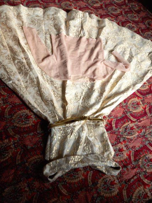 Vecherni koylak sotiladi