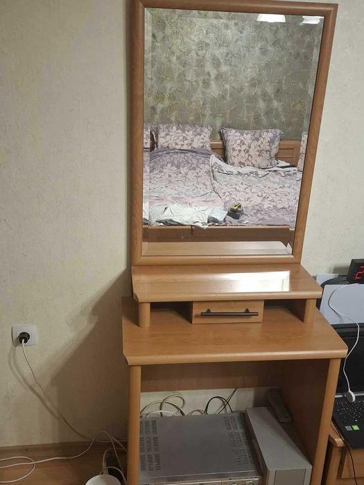 Спалня запазена с матрак ,комод,трикрилен гардероб и нощни шкафчета