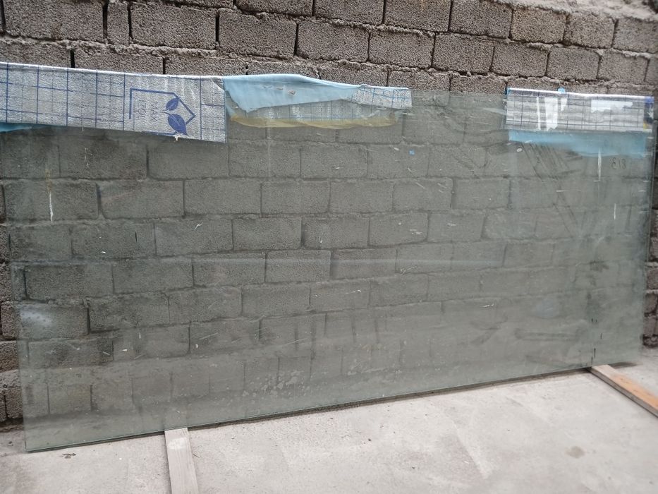 Akfa oyna 1.5x3razmerdan 2dona bor
