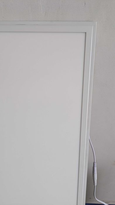 LED панел с топла светлина (2700K) 45W - 7бр. Продават се и отделно.