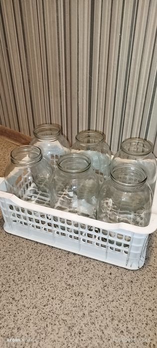 Продам банки 2 л