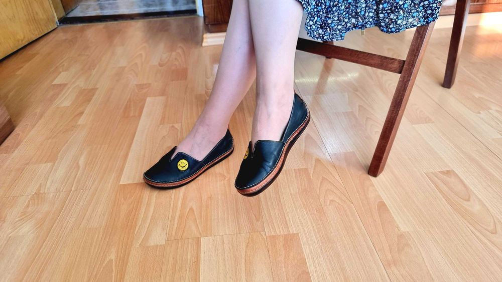 Кожени балеринки с бродерия "усмивка", 37 номер