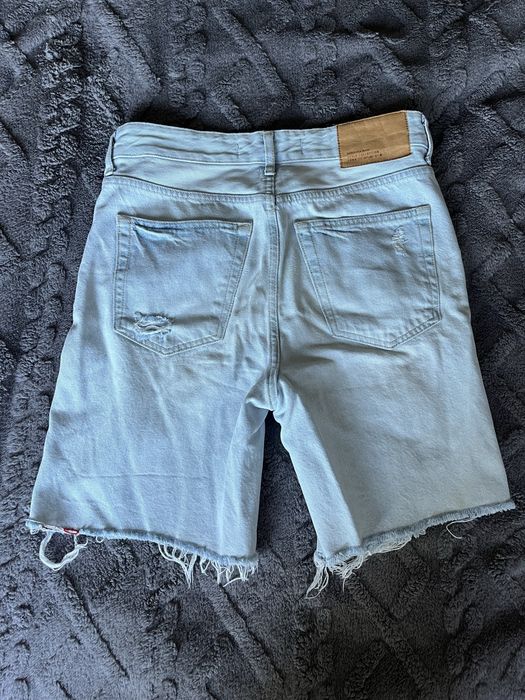 Продавам къси дънки Bershka и Dsquared.