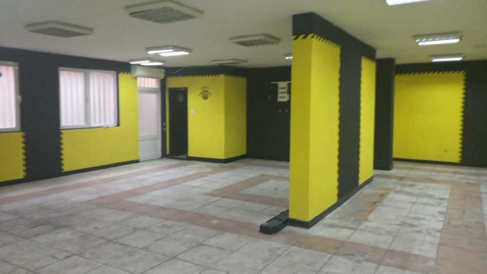 Помещение под наем в жк Света Троица за спортна зала