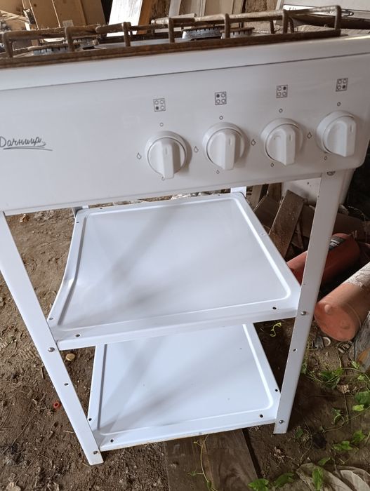 Продам газовую плиту Дачница