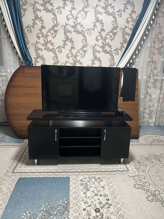 Продам телевизор с подставкой