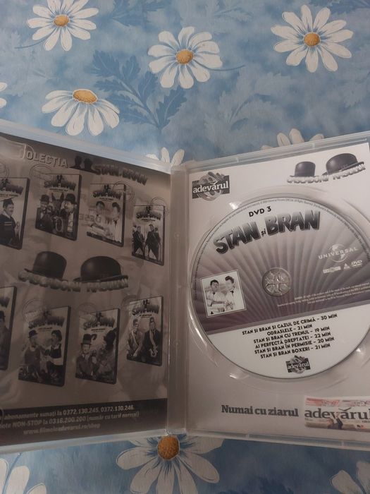 Vând 2(doua) colecții DVD unele dintre ele sigilate .