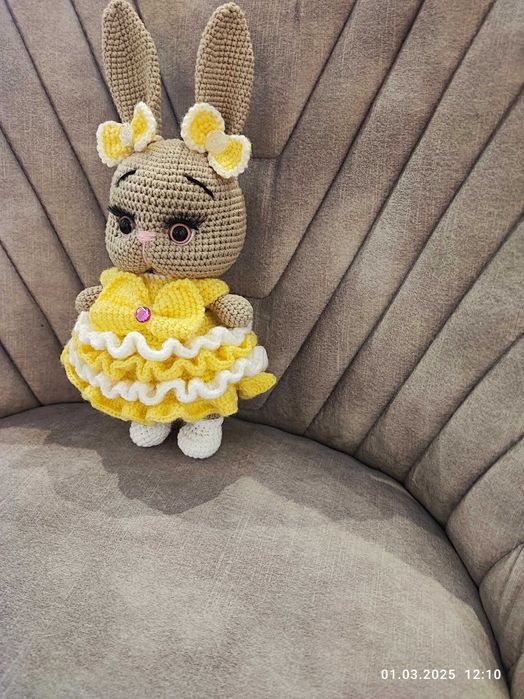 Мека играчка зайче .