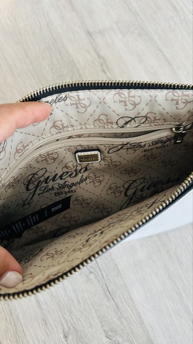Чанта клъч Guess