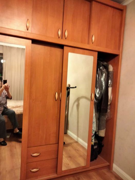 Шкаф платяной в спальню