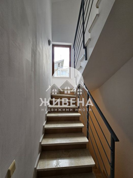 Продавам вила/ къща в гр.Бяла