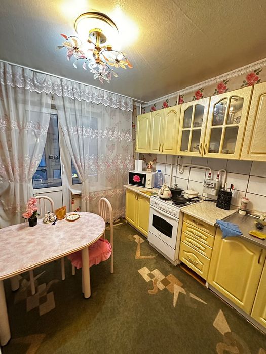 Продам 2 комн квартиру на 8 школе
