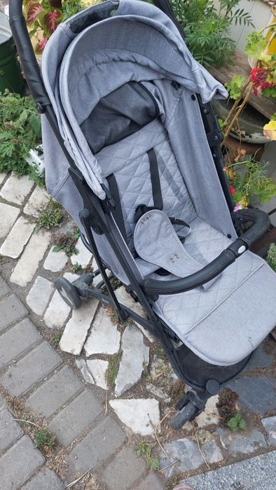 Коляска детская чёрная