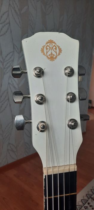 Продам гитару 15000