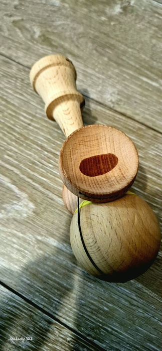 kendama Jacob acrobat semnată de XREMUS