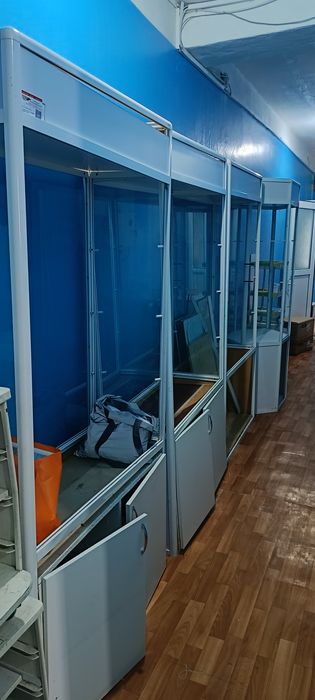 Продам витрины стеклянные