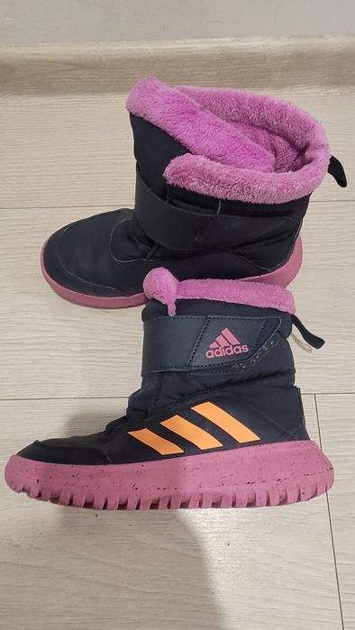 Ghete ADIDAS Winterplay masura 33, 1 UK (interior 20 cm)