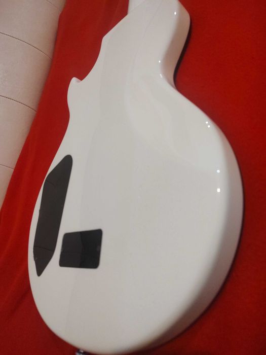 Китара Ibanez ART120WH