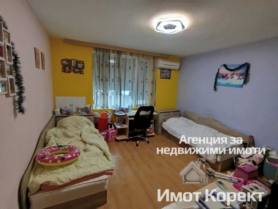 Имот Корект продава Етаж от къща,1/2 таван, 1/2 партер и 1/2 таван