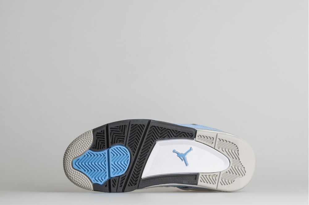 Jordan 4 Retro Blue University