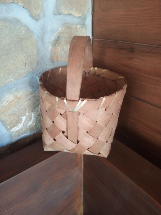 Плетени кошници..Верига за огнище . Плетени дамаджани.