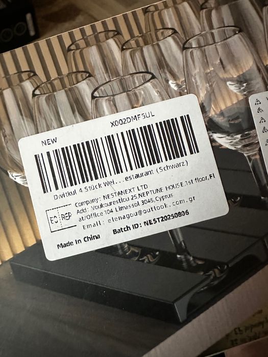 Suport inovator suspendat pentru pahare nou