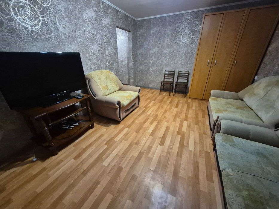 Сдал 1,5 комнатную квартиру в районе КШТ на долгий срок