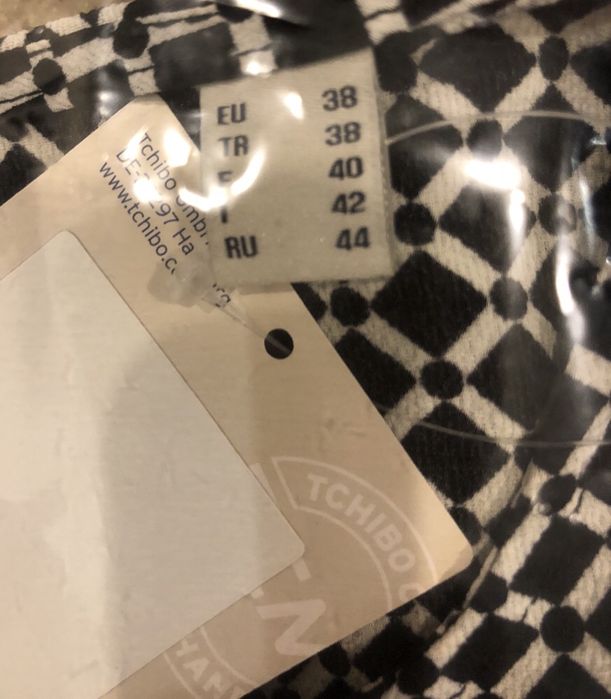 Блузка с рукавами воланами