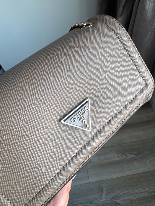 Продам сумку Guess
