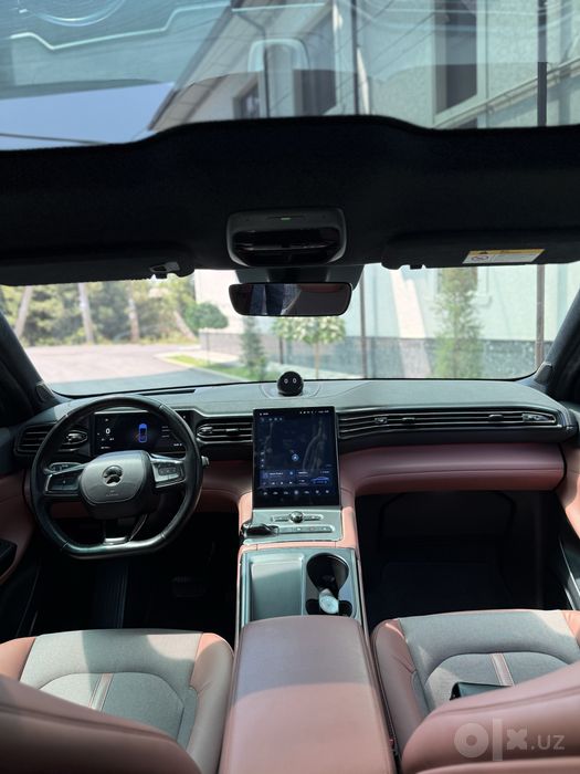 Nio elektravtomobil ec6 ideal