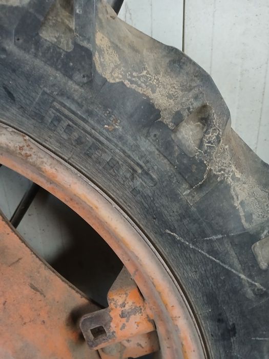 Vând jante cu cauciucuri techno logice 9,5 pe 32