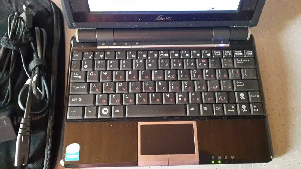 Лаптоп Asus Eee PC 904HD-бартер за радиокасетофон