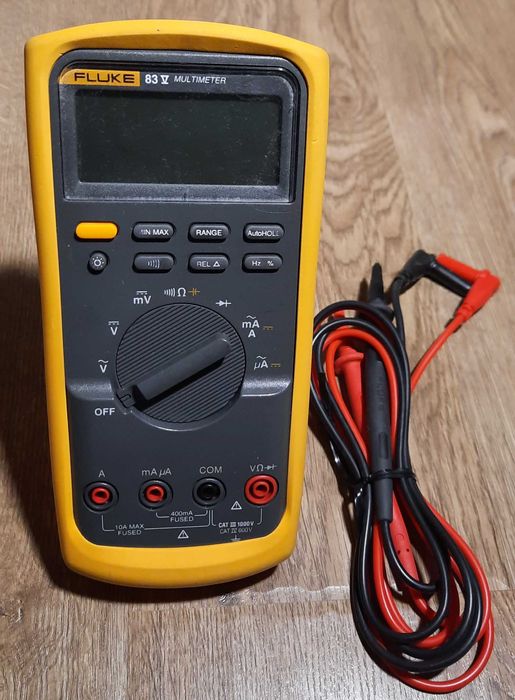 WELLER SP 25L паяльник, мультиметр Fluke 83V