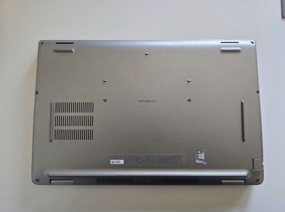 Laptop Dell Latitude 5521 – i7 Gen 11, 32GB RAM, SSD nou 512GB