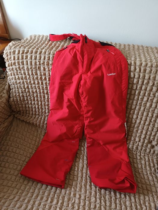 Pantaloni  schi,puțin  purtați,se poate folosi de fete și băieți