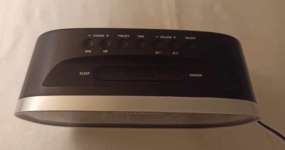 Grundig - Radio FM digital auto stop, Ceas, Alarmă, mufă USB