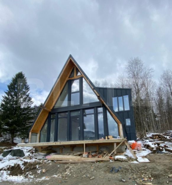 Doua cabane tip A, de vanzare, cu priveliste panoramica spre lac