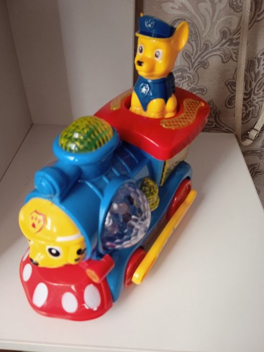 Поезд интерактивная игрушка